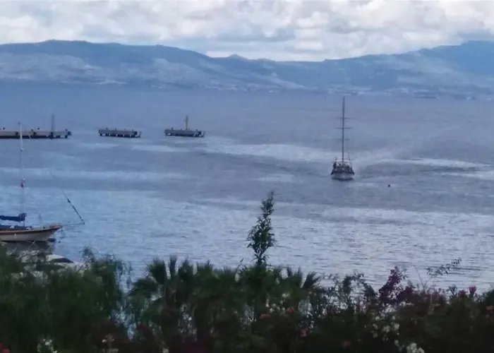 伯顿汽车旅馆 *